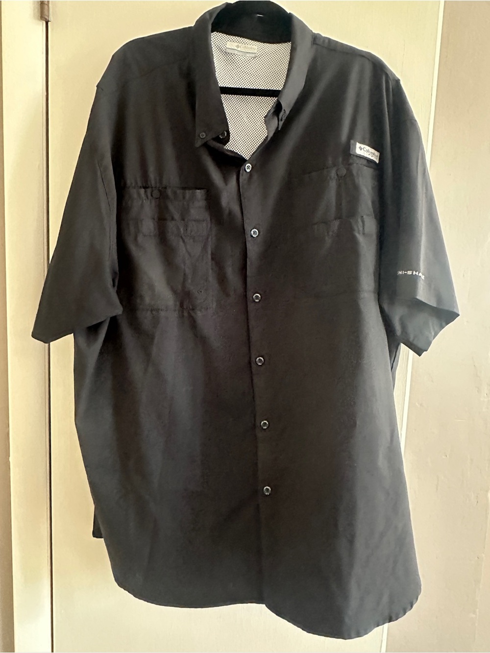 Columbia Men’s Black Short-Sleeve Button-Down Shirt